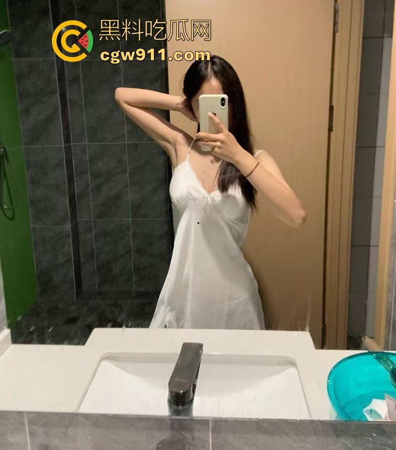 这个小编真的极力推荐!重庆175大长腿小美【谢晓婷】黑丝美腿极品身材,露脸口交一脸淫靡,粉嫩骚穴淫水四溅!-1