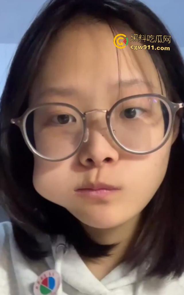 山东大学学霸【李芸云】,为渣男友苦练口技,在家红薯捅穴自解解渴,男友不舍得帮买自慰棒就分手吧!-1