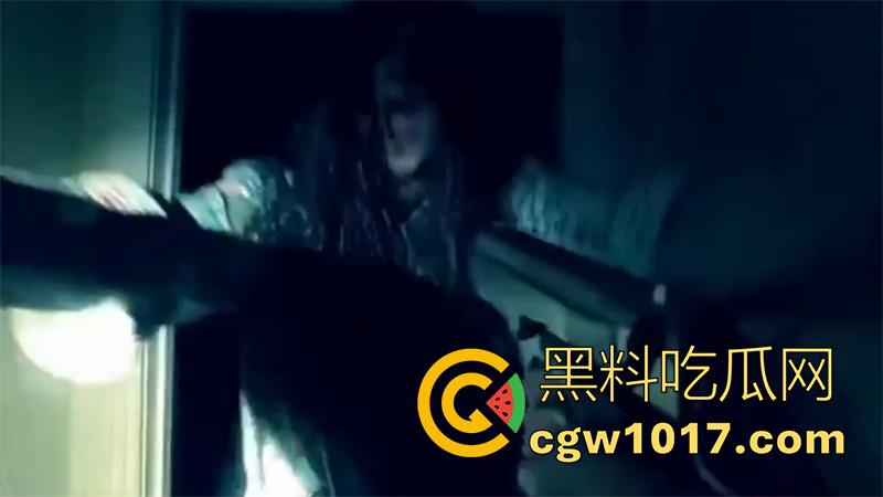 全球爆火奇闻灵异事件,真实录制诡异时刻,电视后的小孩,楼梯道的黑影,坚持看完你的胆量将再次进阶升华!-6