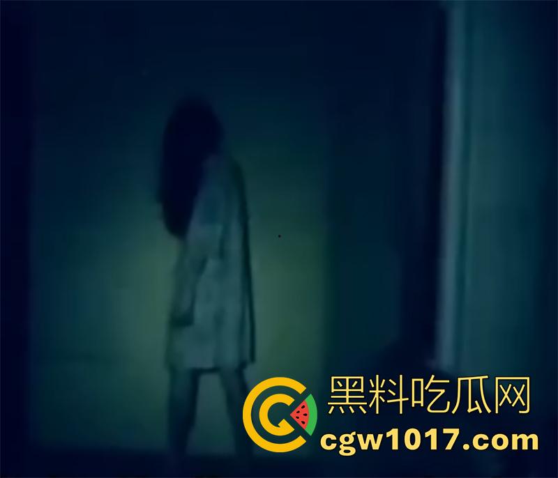 全球爆火奇闻灵异事件,真实录制诡异时刻,电视后的小孩,楼梯道的黑影,坚持看完你的胆量将再次进阶升华!-7