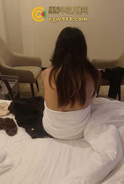 深圳宝华驾校教练【钟振】遇骚逼女学员,忽悠开房后竟被操上瘾,为了偷情一直故意考不过,快把教练榨干了!-5