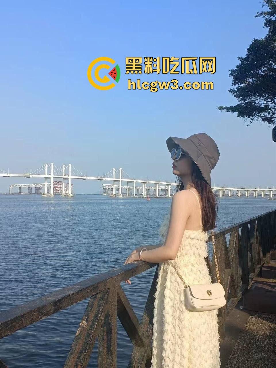 南京公司女员工【徐子晴】为了上位主动献身 吃老板的棒子求升职 口爆吞精 老板爽到答应!-3