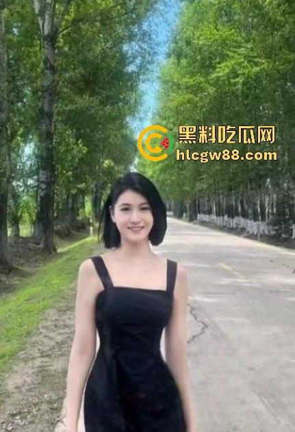 课堂上是学霸,床上是母狗!湖南短发大学生【郭奕函】被约炮大神玩坏任人爆操,被干到高潮连连!-4