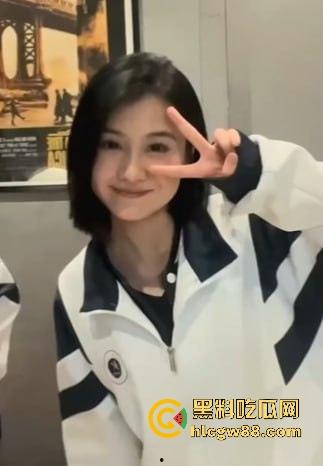 课堂上是学霸,床上是母狗!湖南短发大学生【郭奕函】被约炮大神玩坏任人爆操,被干到高潮连连!-5