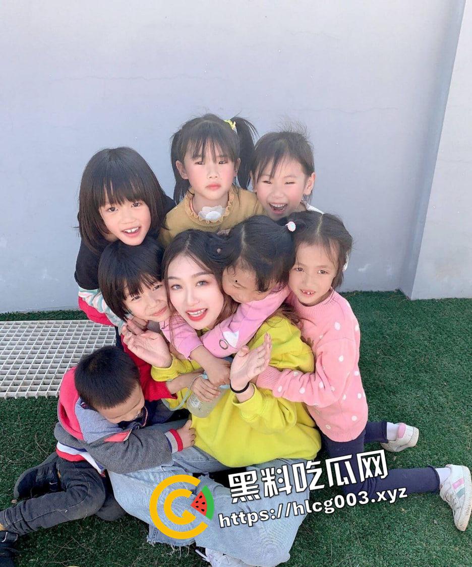 河南极品幼师的反差一面 白天教小孩子好好做人 晚上在床上风骚当狗 反差婊本婊-1