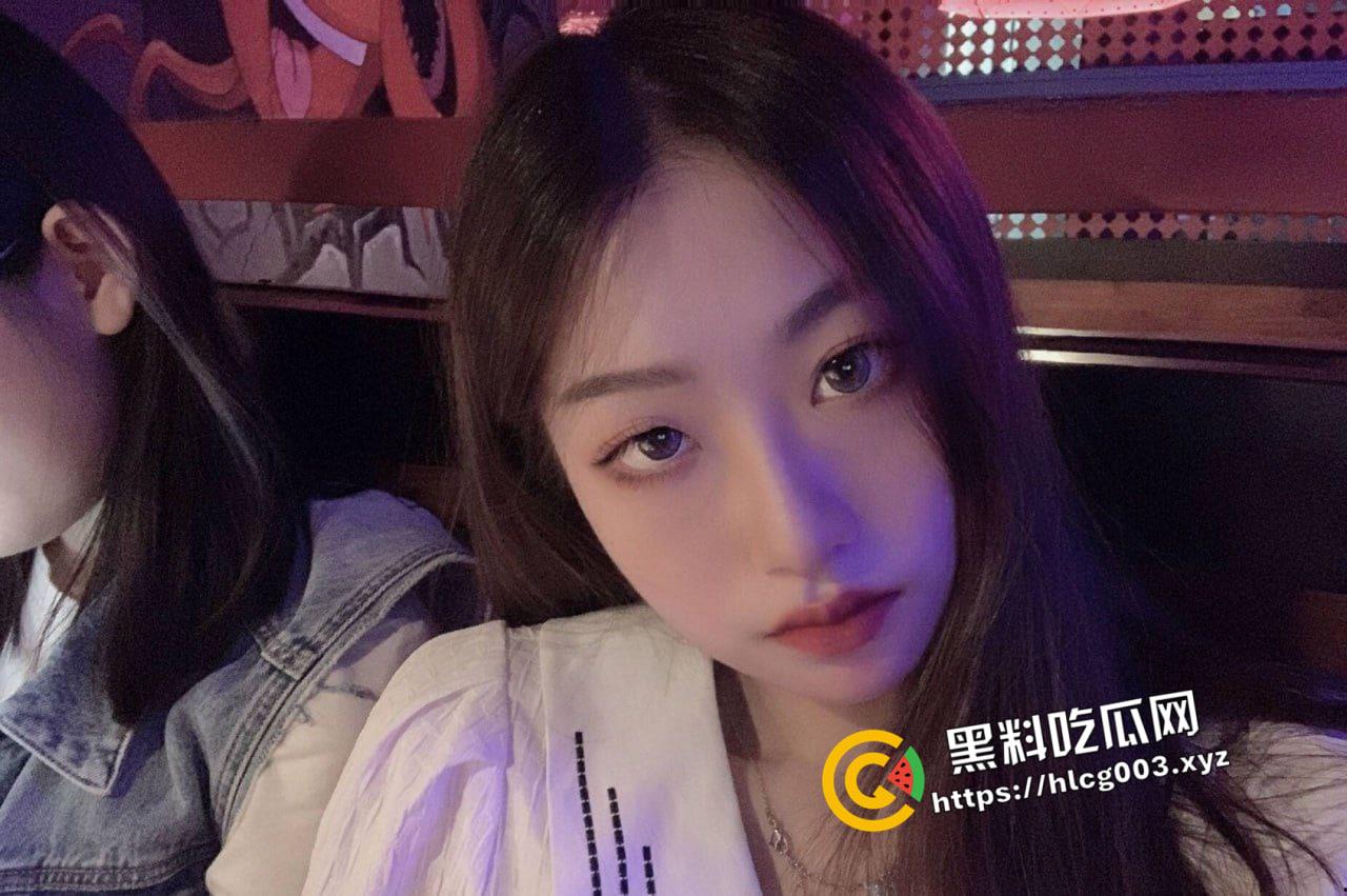 河南极品幼师的反差一面 白天教小孩子好好做人 晚上在床上风骚当狗 反差婊本婊-4