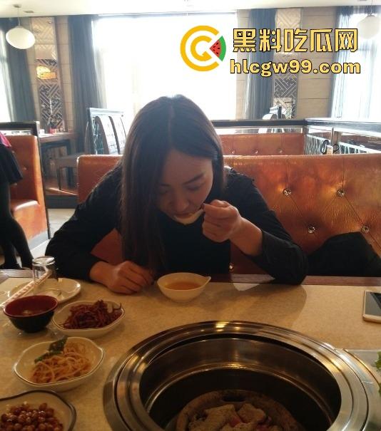 公司团建狗男女集体约炮狂欢,人妻女同事酒店里被操到天昏地暗,别人的老婆成了泄欲玩物,骚得比外围还放得开!-3