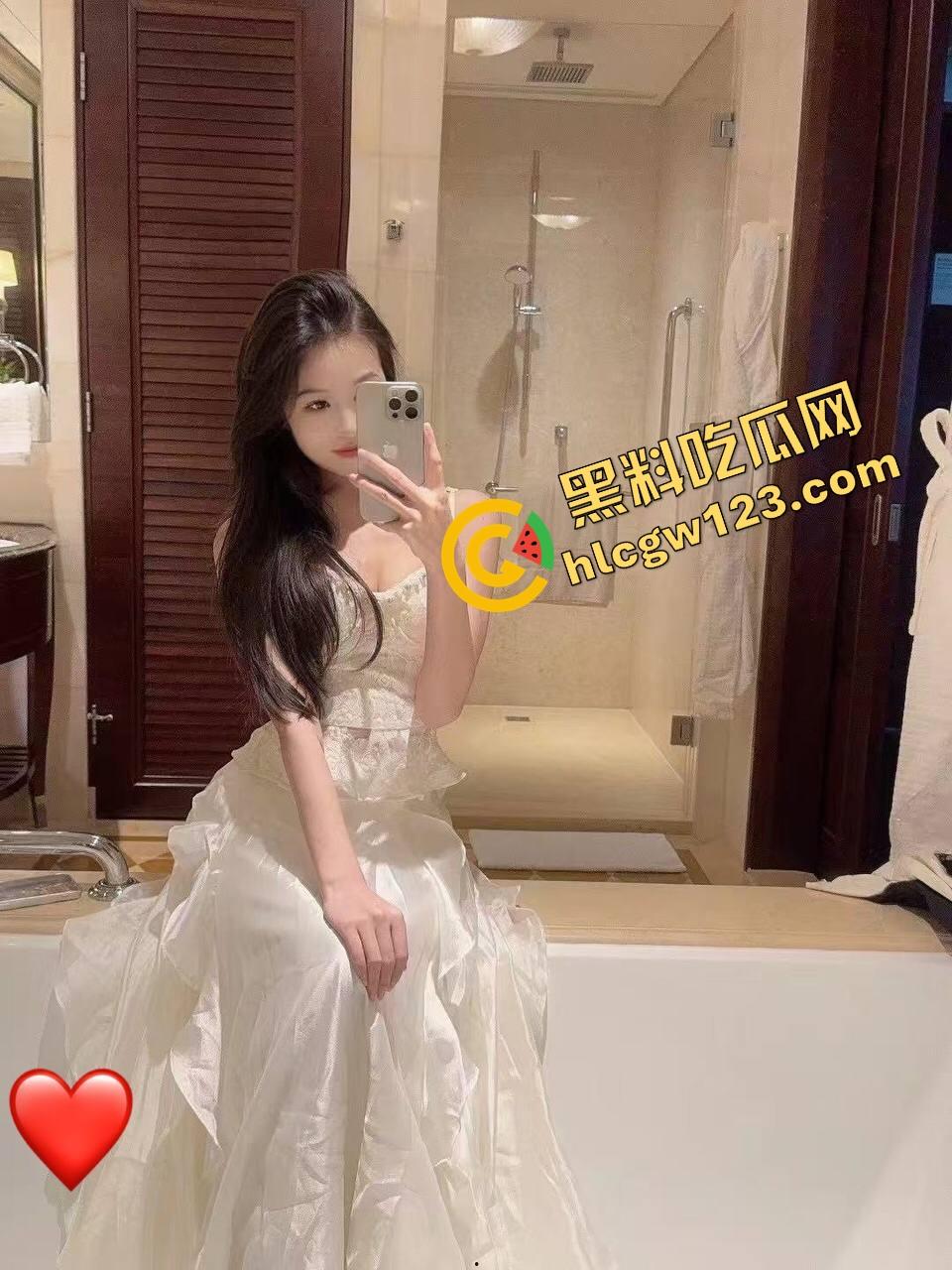 拳交女王【赵琳】开逼打鸡蛋,搅拌搅到逼喷浆!逼大如碗啥都能塞,鸡蛋打进去还能再抠着搅三圈!-1