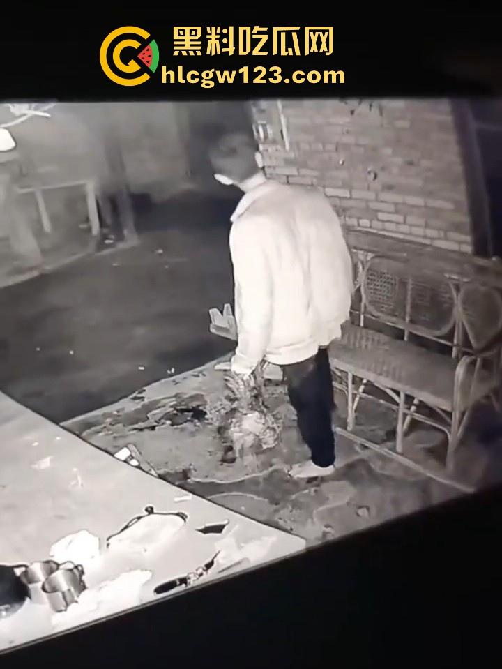 恐怖真实鬼上身 监控拍下可怕全过程 口撕活鸡只喝血吃鸡头 全身抽搐痉挛 最后找法师驱邪!-3