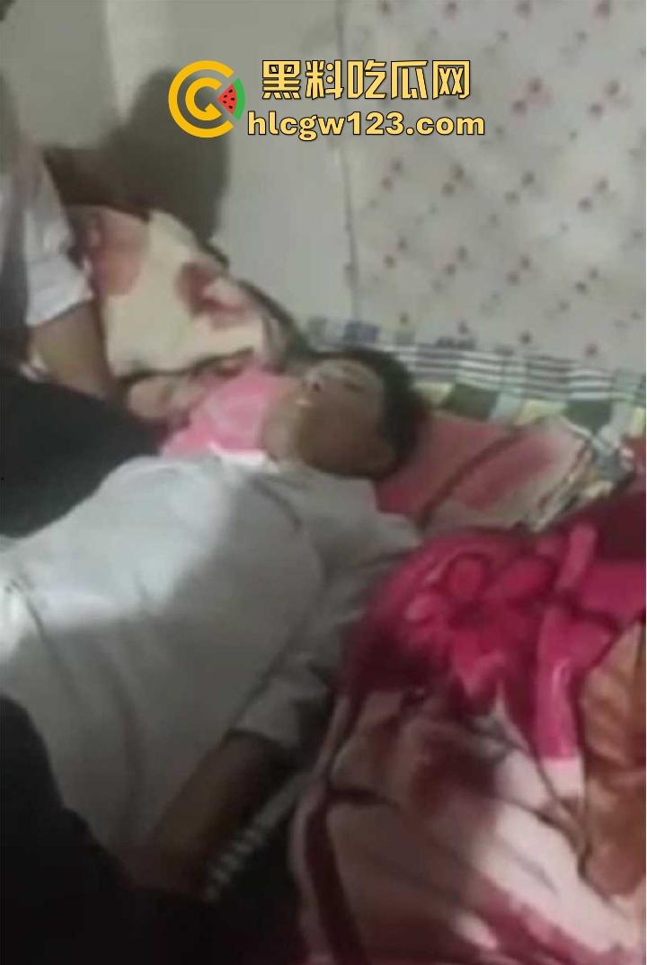 恐怖真实鬼上身 监控拍下可怕全过程 口撕活鸡只喝血吃鸡头 全身抽搐痉挛 最后找法师驱邪!-7