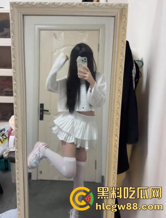 抖音高颜值嫩妹【袁帅】极品身材性感学生妹 私下兼职做骚鸡 1V1裸聊视频流出 内容炸裂!-5