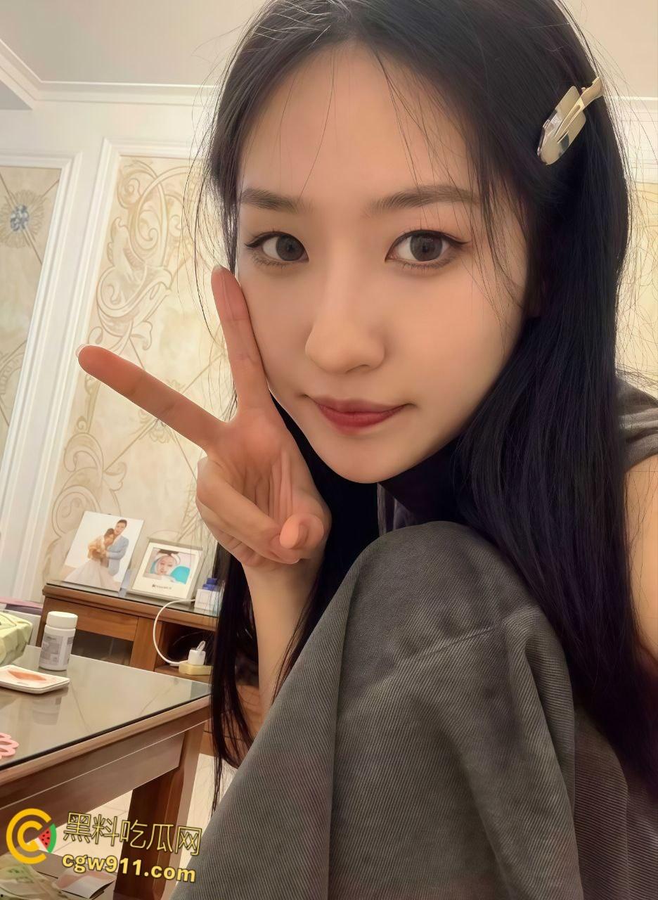 浙江大学校花【何雅茜】，被金主包养酒店调教，镜子前扯着头发被后入爆操，骑脸颜射一脸 ！-2