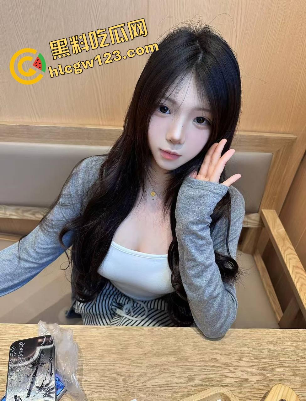 客车活春宫?情侣当众激情上演,男友全程抠到逼啪啪啪,水流不止纸巾都擦不干,乘客捂眼捂耳都不够!-4