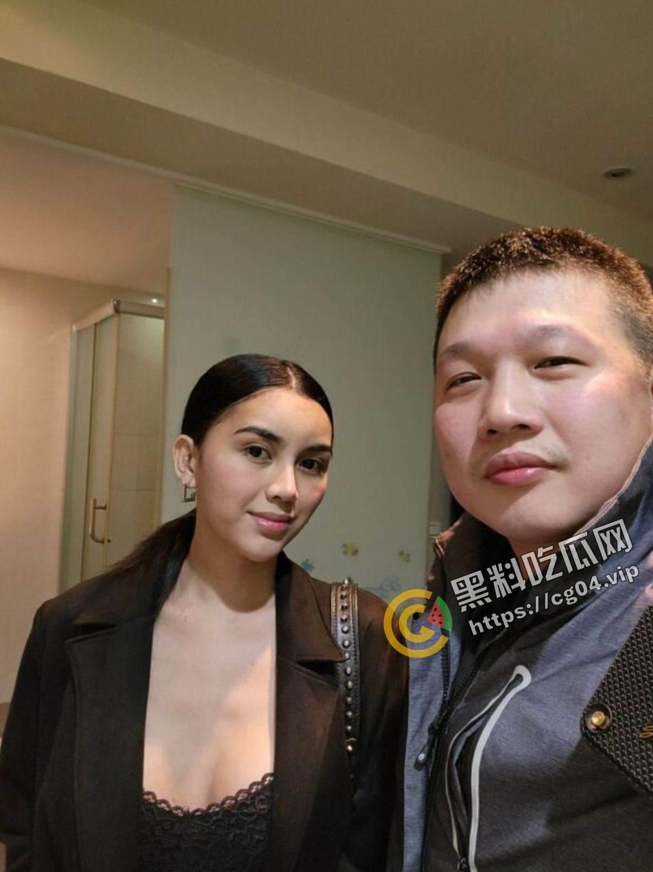 台湾肌肉胖熊 【辉哥】推特5w粉靠叫鸡拍摄视频贩卖挣钱达人 付费视频流出-2