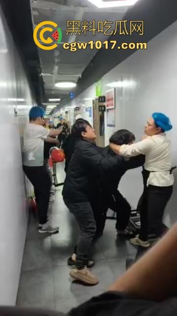 21世纪外卖员经典战役,美饿大战、出餐口大战后厨等等名场面,当今社会最不好惹的一群人,生死看淡不服就干!-1