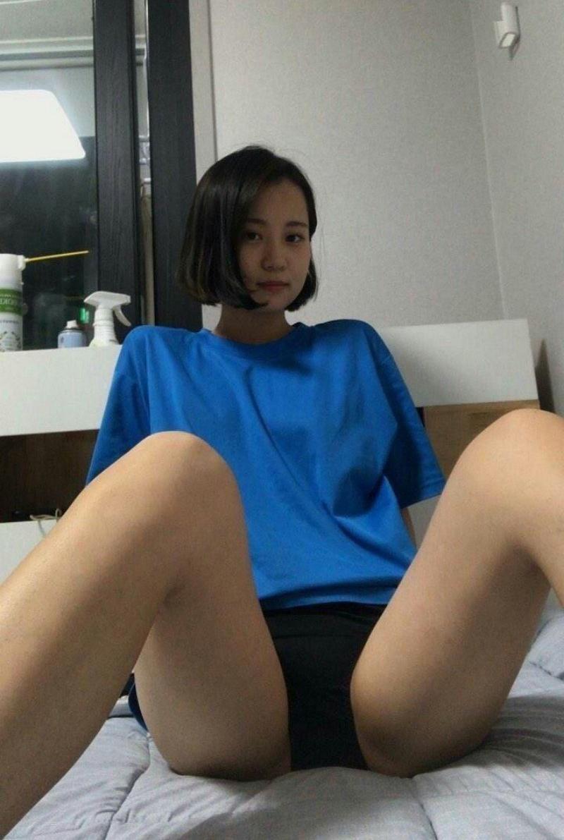 广州理工大学大二短发母狗【李梦伊】遭渣男PUA 脸穴同框视频曝光,反差感爆棚!-1