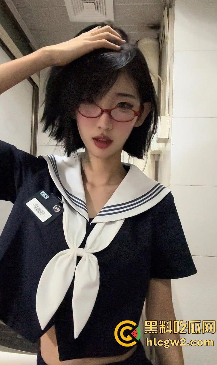 抖音40W粉反差婊网红【行简】第二弹母狗属性拉满 穿白丝露穴直播 前面刚玩出翔现在又来新骚操作!-9