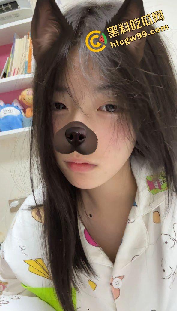 抖音清纯嫩妹反差女同【忧】私底下竟带着闺蜜一起约炮大哥,刺激深喉口爆淫荡双飞!-5