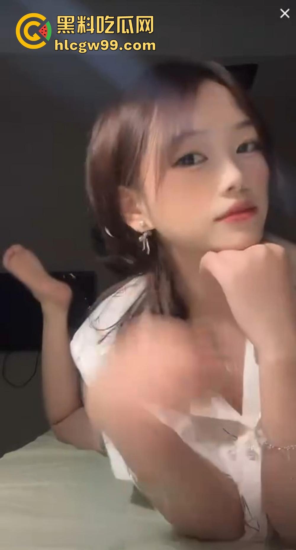 江西精神小妹【萍果】跑路怀化，家里闹翻后混迹酒吧，夜夜夜店蹦迪嗨爆，没钱就开私播抠逼赚快钱，互联网卖逼！-19