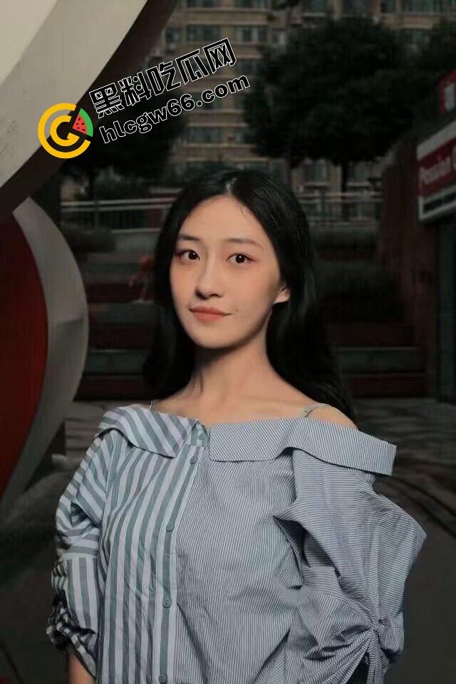 舔蛋舔菊舔鸡巴,大连单位骚货【萌萌】操到上瘾,宿舍拍露奶自拍,男友不行天天偷跑出去约炮被插烂!-1