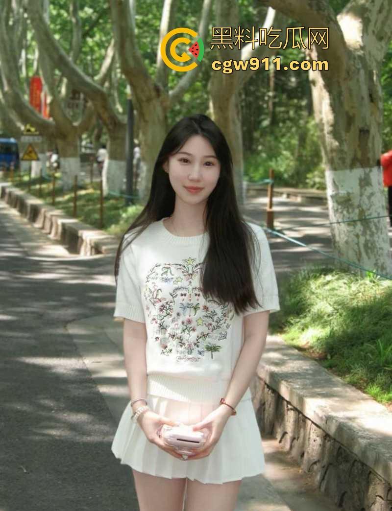 长沙理工校花【徐丽丽】约炮成瘾玩情趣调教，穿JK戴狗链被爆操颜射吞精，老淫贱了！-2