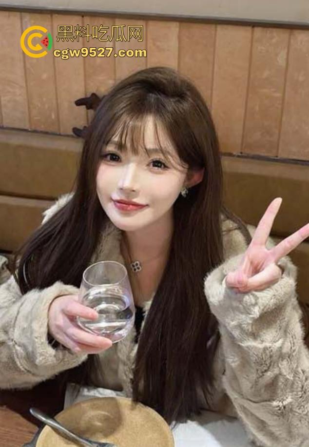 大奶姐姐换护士装玩角色扮演, 包臀群配上黑丝跪地口交,花式做爱猛插打桩, 太用力了把姐姐逼都干肿了!-2