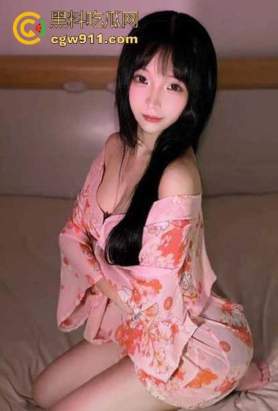 b站福利姬【一条小糖糖】玉体白皙美腿修长,颜值可爱甜美,却只发擦边素菜荤价,最新付费福利曝光!-1