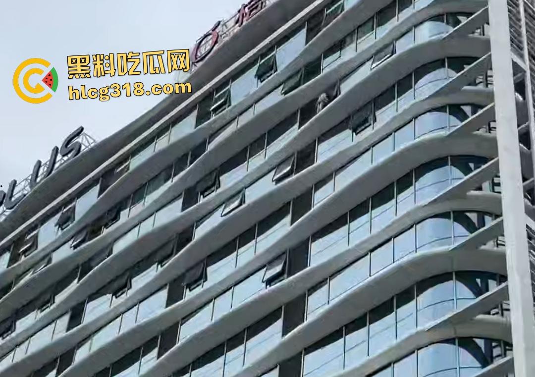 华侨城桔子酒店女子穿最爱的JK跳楼自杀悲剧!原因竟是女友遭男友暴打次日绝望坠楼!-3