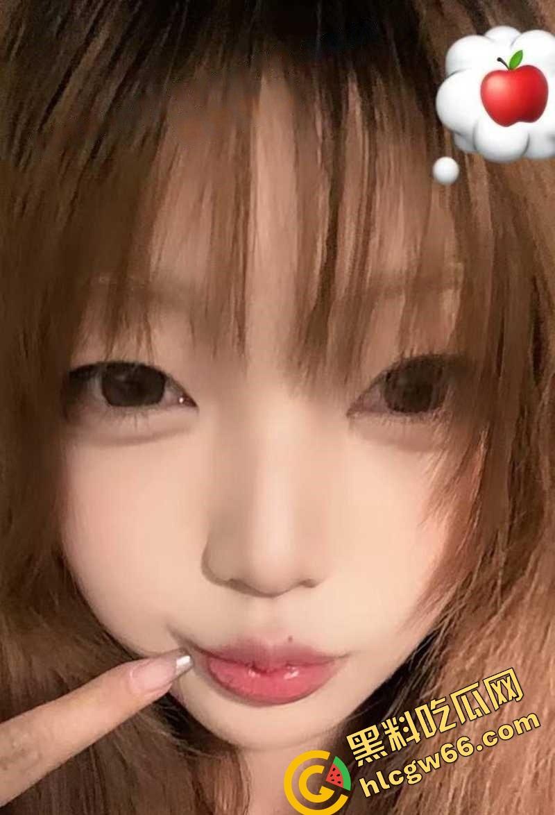 表面人畜无害,广西大眼萌妹『陈曦』被渣男操完偷拍,舔穴特写后入爆干全都怼脸拍,骚笑淫叫成寝室BGM!-2