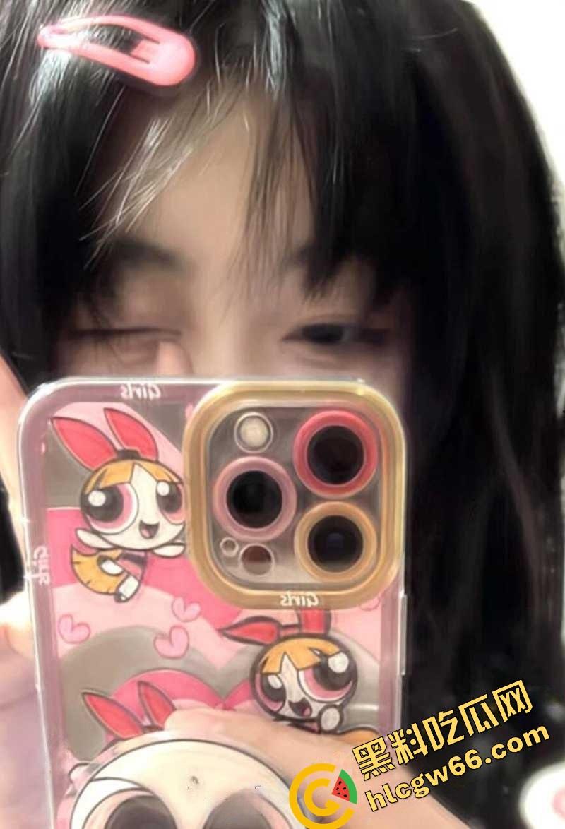 表面人畜无害,广西大眼萌妹『陈曦』被渣男操完偷拍,舔穴特写后入爆干全都怼脸拍,骚笑淫叫成寝室BGM!-3