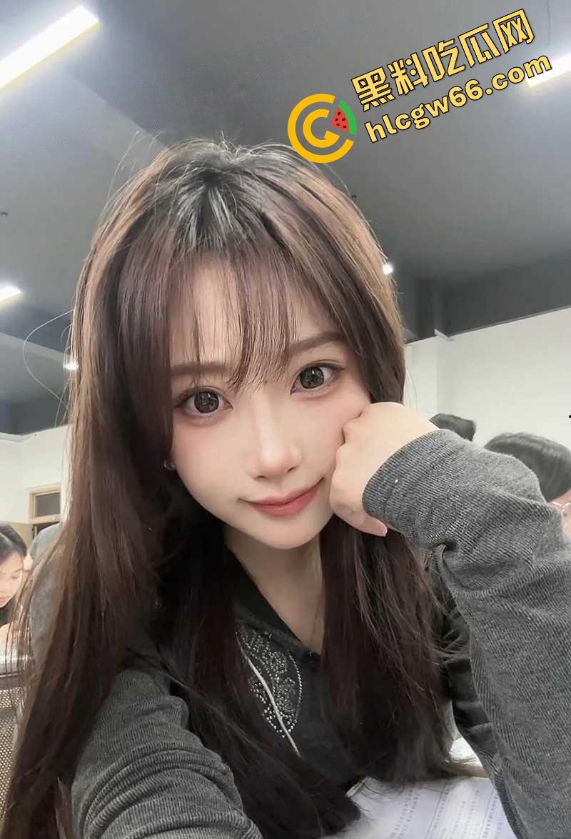 表面人畜无害,广西大眼萌妹『陈曦』被渣男操完偷拍,舔穴特写后入爆干全都怼脸拍,骚笑淫叫成寝室BGM!-6